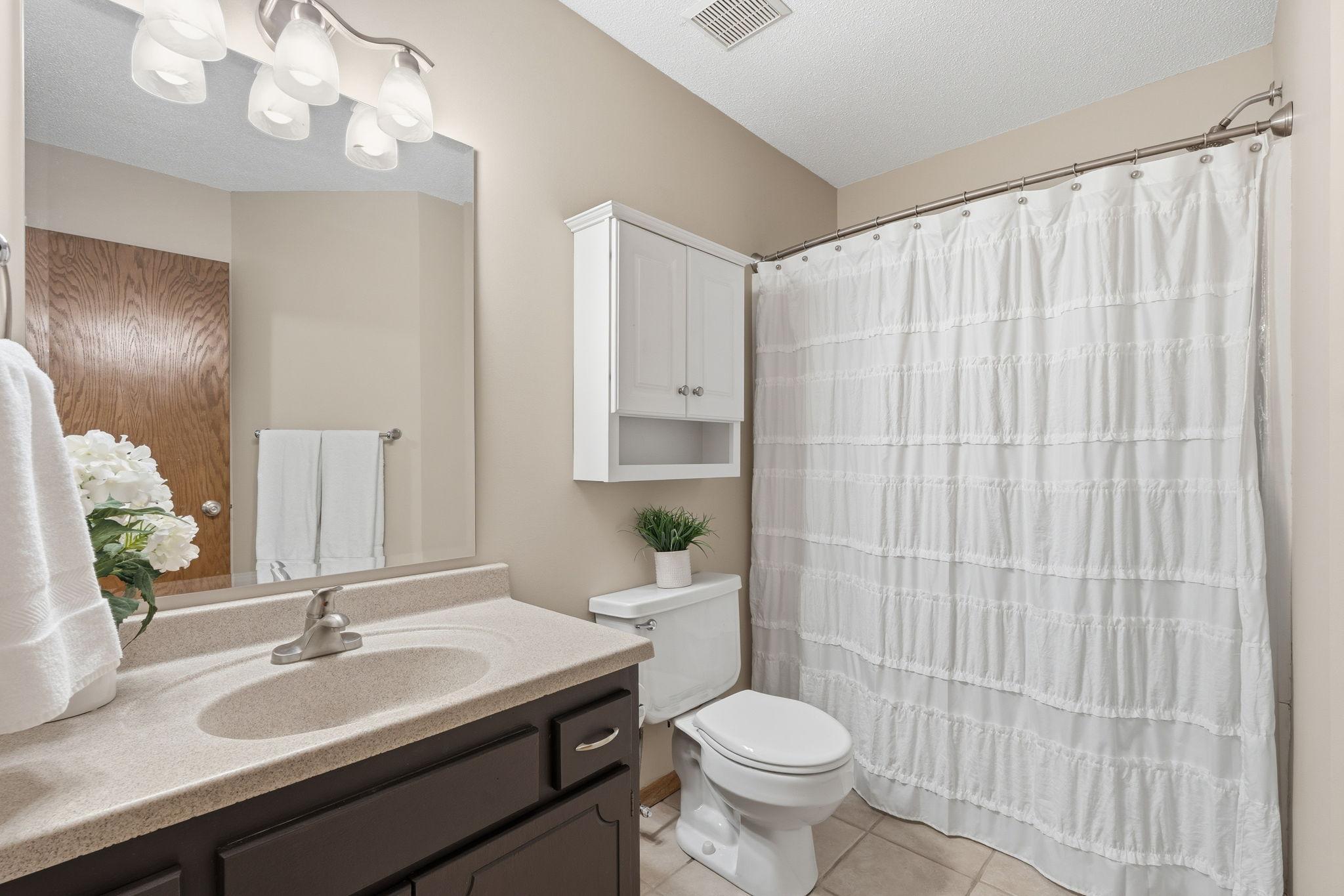 Upper Level Main Bath