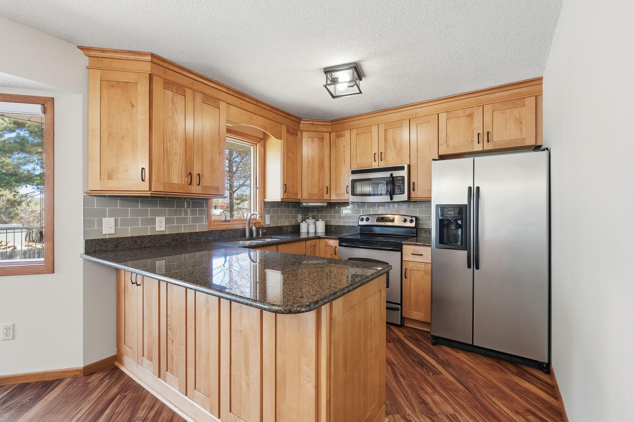 25-web-or-mls-291 Poplar Dr-25.jpg