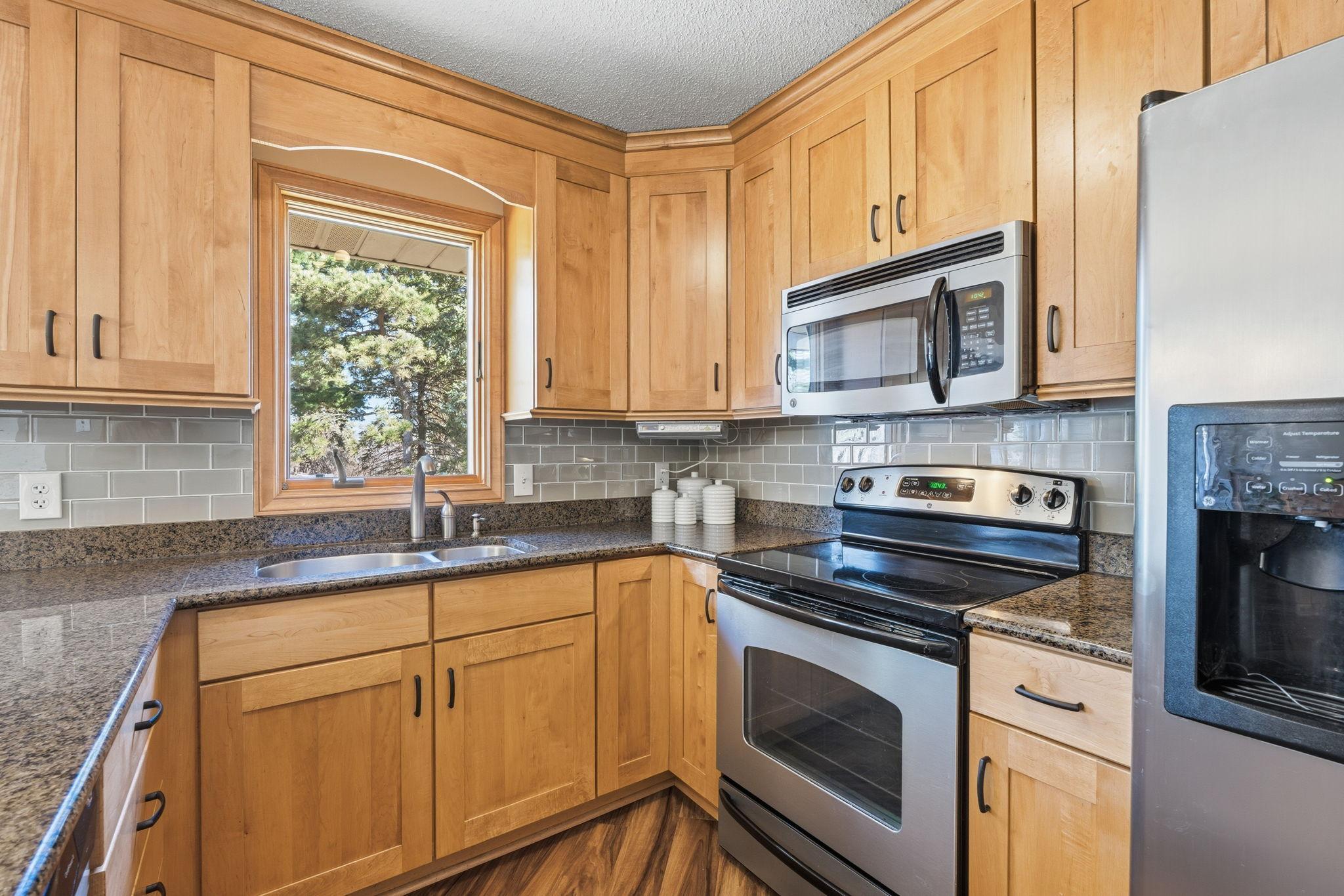 26-web-or-mls-291 Poplar Dr-26.jpg