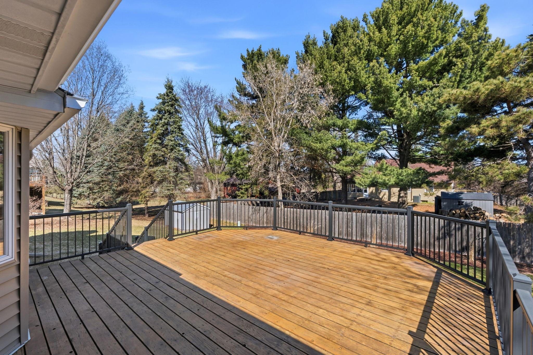 20x20 Deck - Perfect for lots of family and friends