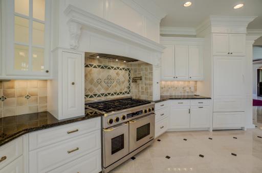 327 Lindsay Road, Hudson, WI 54016