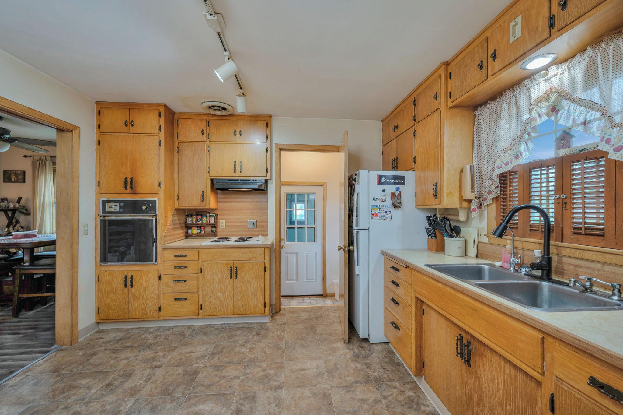 939 S Orient St Fairmont MN-19.jpg