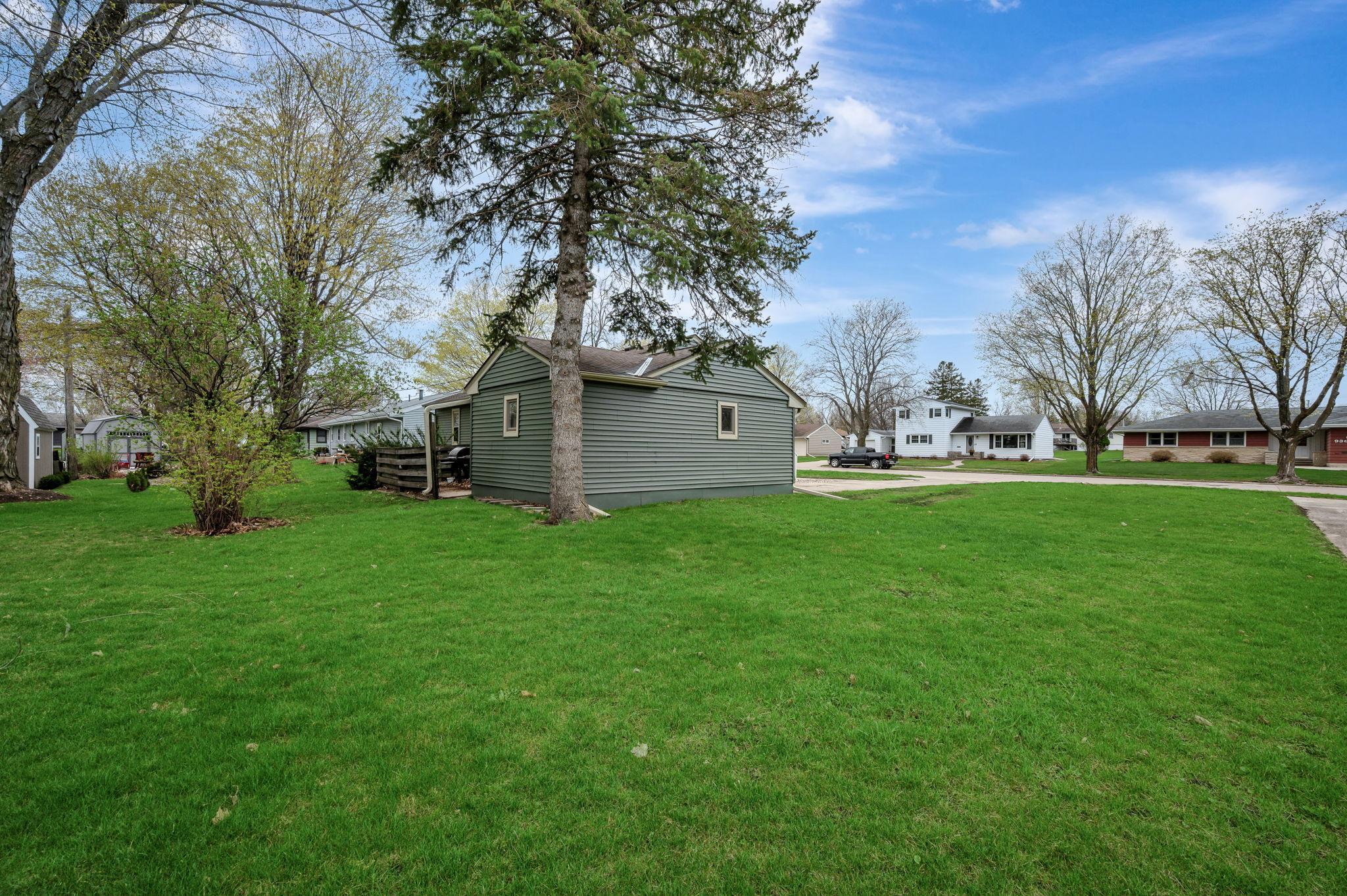 939 S Orient St Fairmont MN-7.jpg