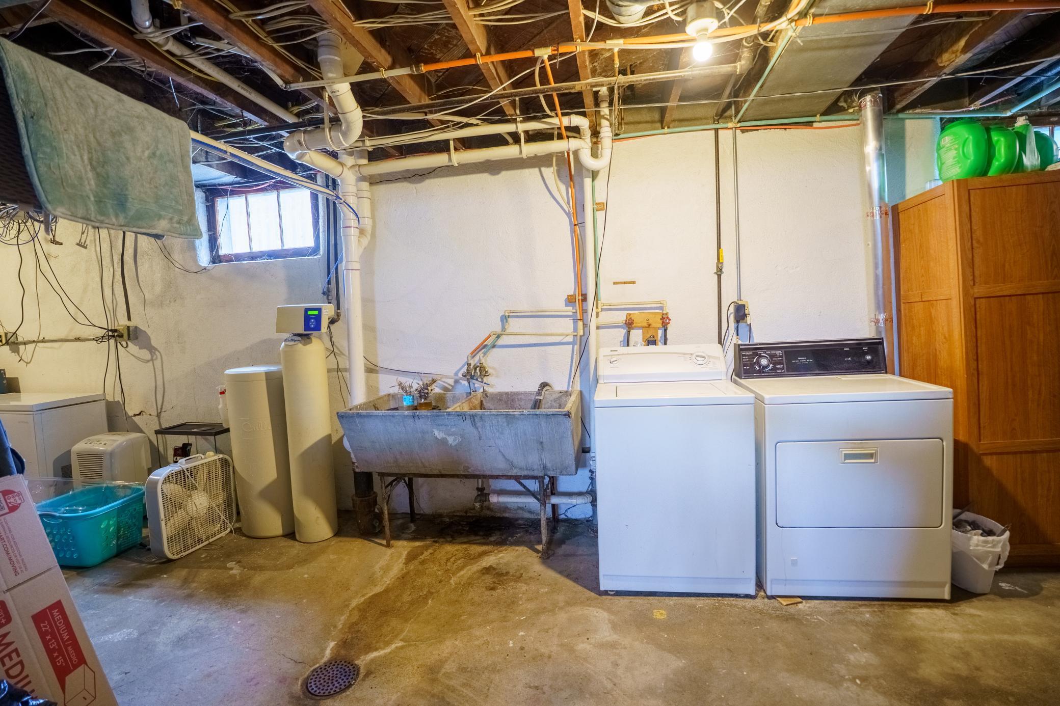 Downstairs Laundry & Utility Sink