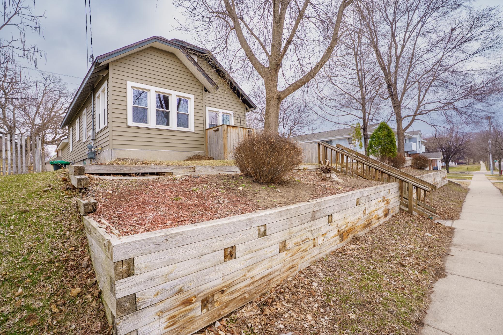 Welcome to 614 8th Ave N