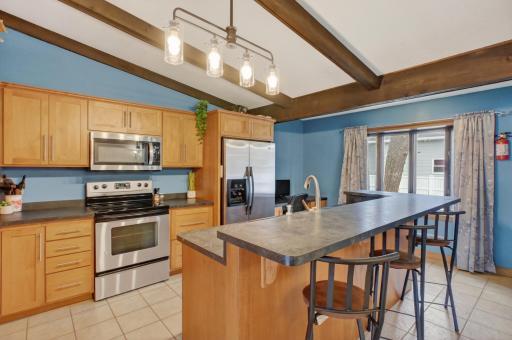 Kitchen with breakfast bar