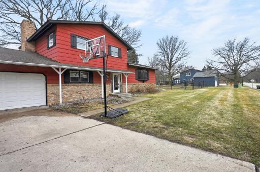 Includes baseketball hook