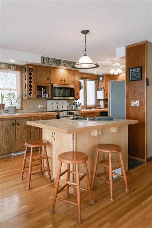 Center Island with gas cooktop