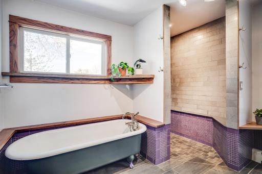 Second story full bath