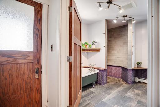 Second story full bath
