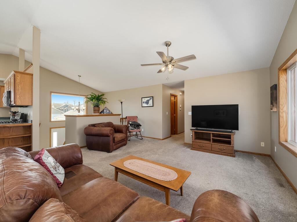 Spacious UL Living Room with lots of natural sunlight