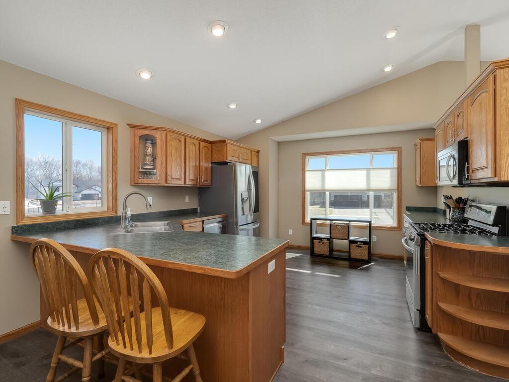 Huge Kitchen with new flooring and SS appliances