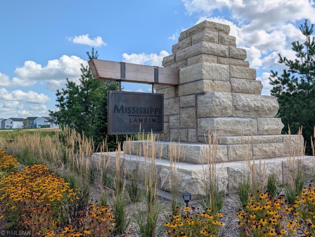 Mississippi Landing is a beautiful, nature-filled community that sits north of the Mississippi River.