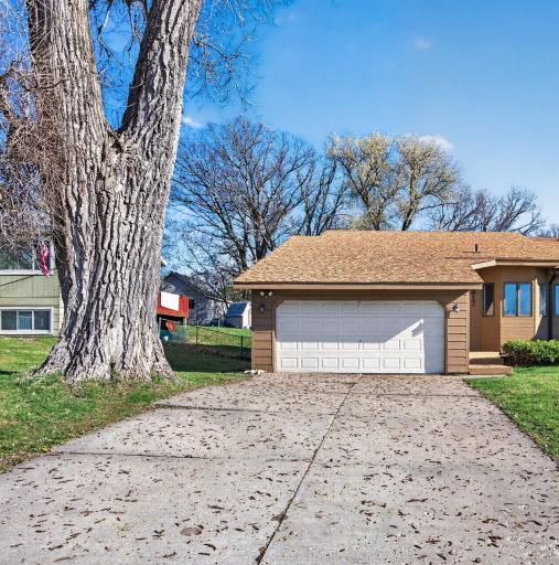 2317 Montana Avenue E, Saint Paul, MN 55119