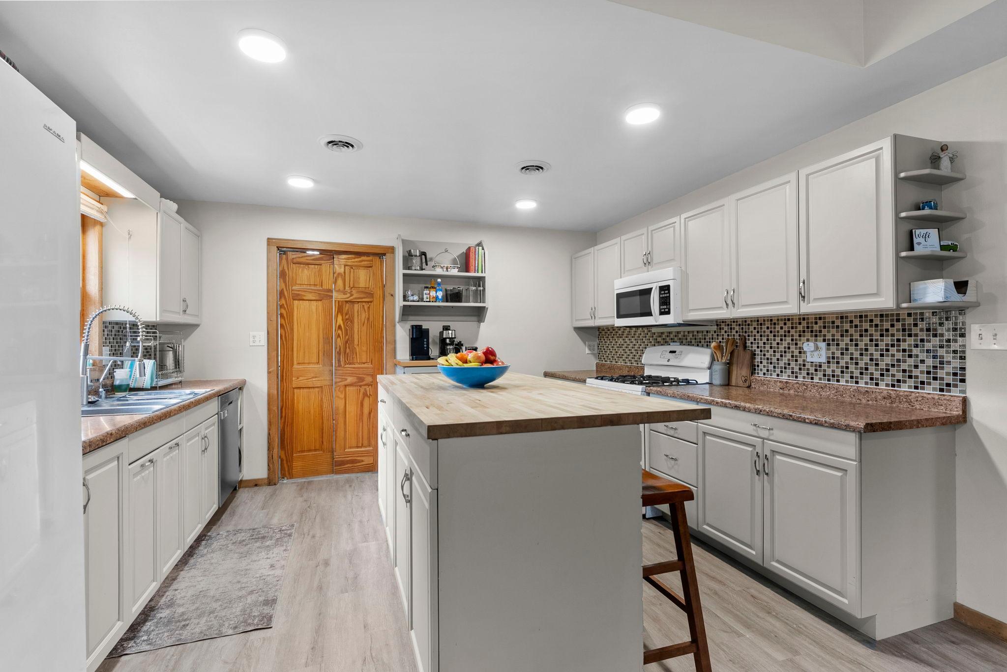 45-web-or-mls-25445 Spaulding Rd-233.jpg