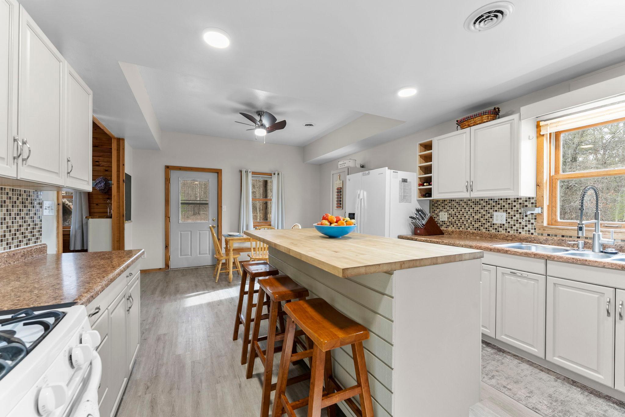 41-web-or-mls-25445 Spaulding Rd-198.jpg