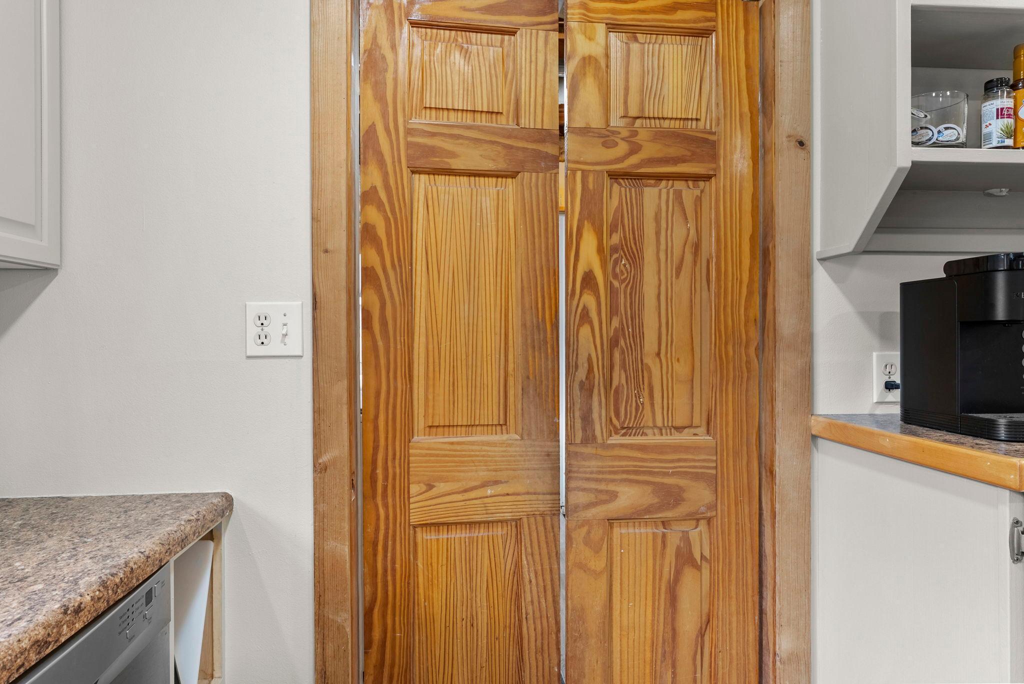 46-web-or-mls-25445 Spaulding Rd-218.jpg