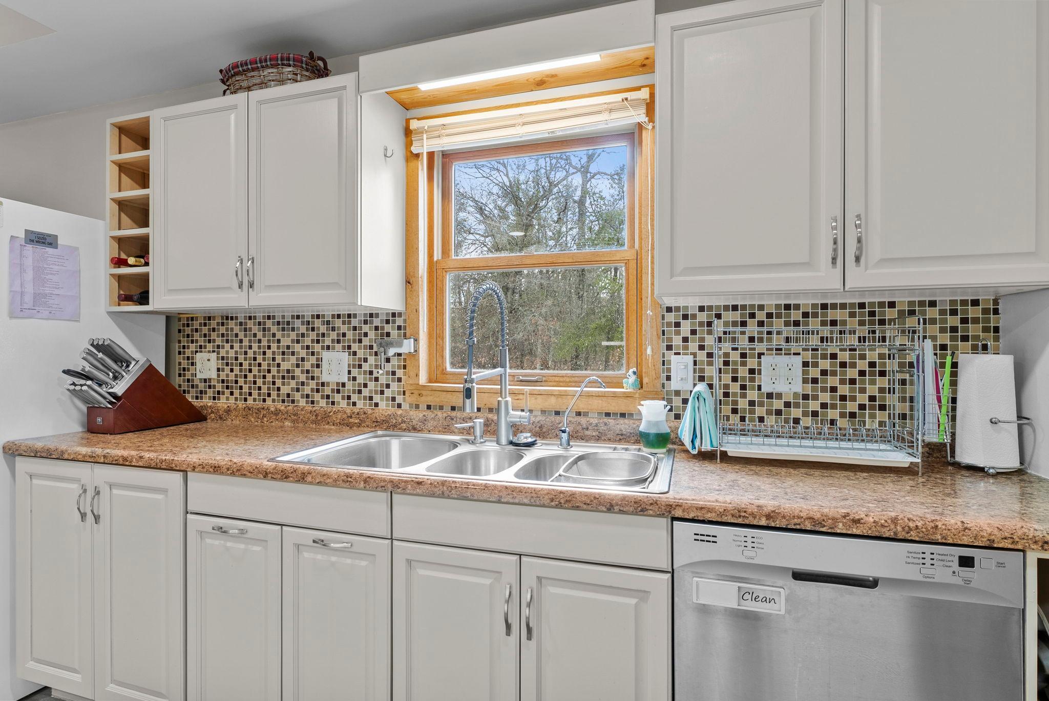 42-web-or-mls-25445 Spaulding Rd-203.jpg