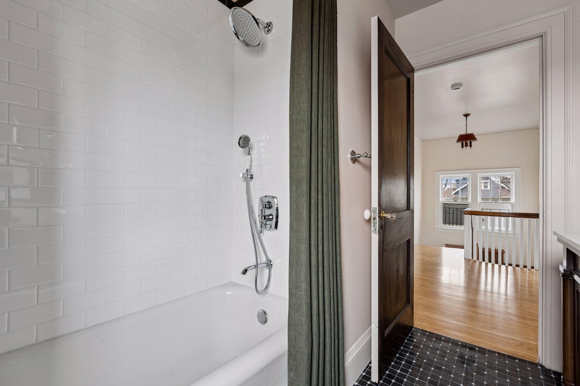 4153 Columbus Ave Minneapolis 55406 - Spacecrafting - 0037.jpg