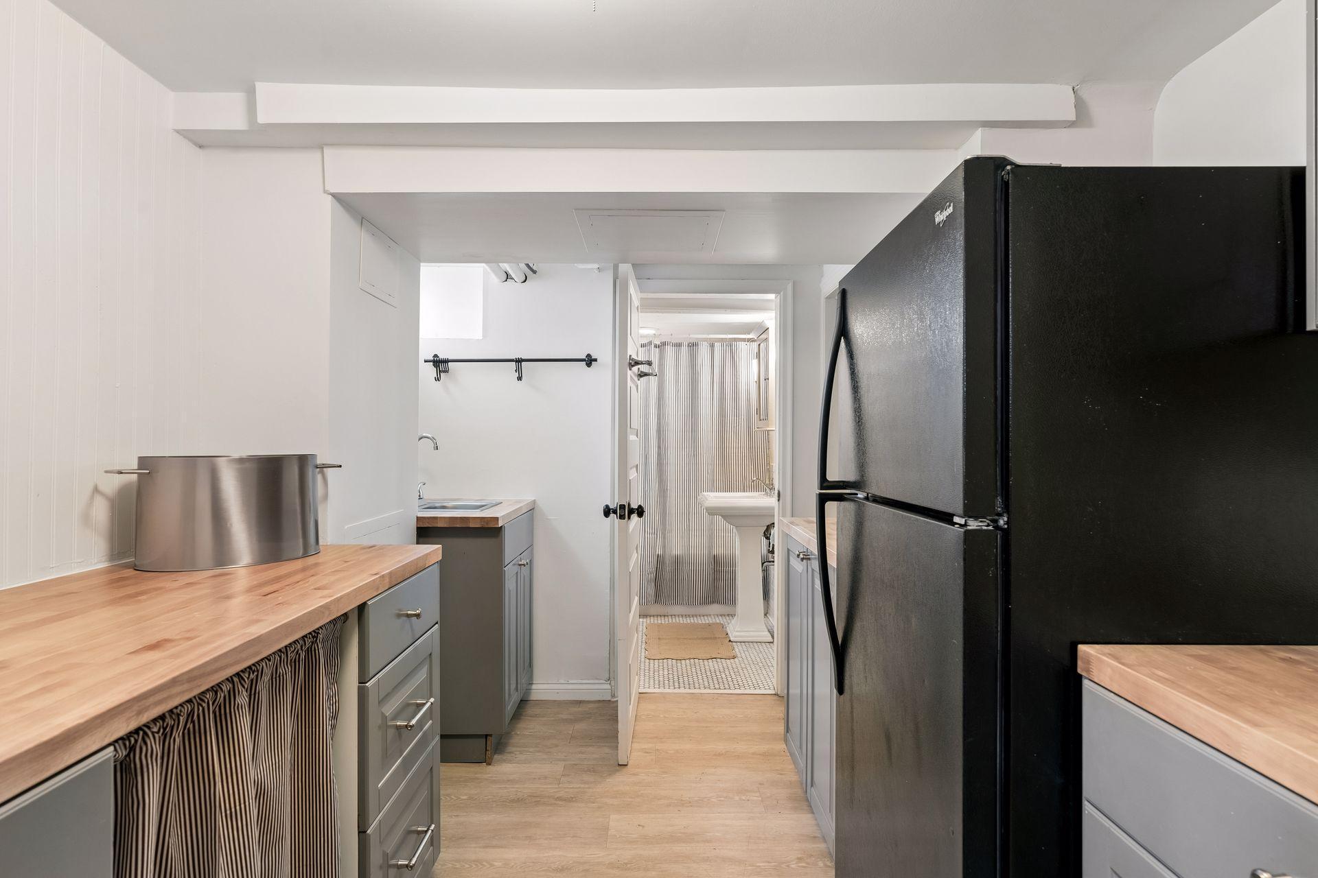 4153 Columbus Ave Minneapolis 55406 - Spacecrafting - 0043.jpg