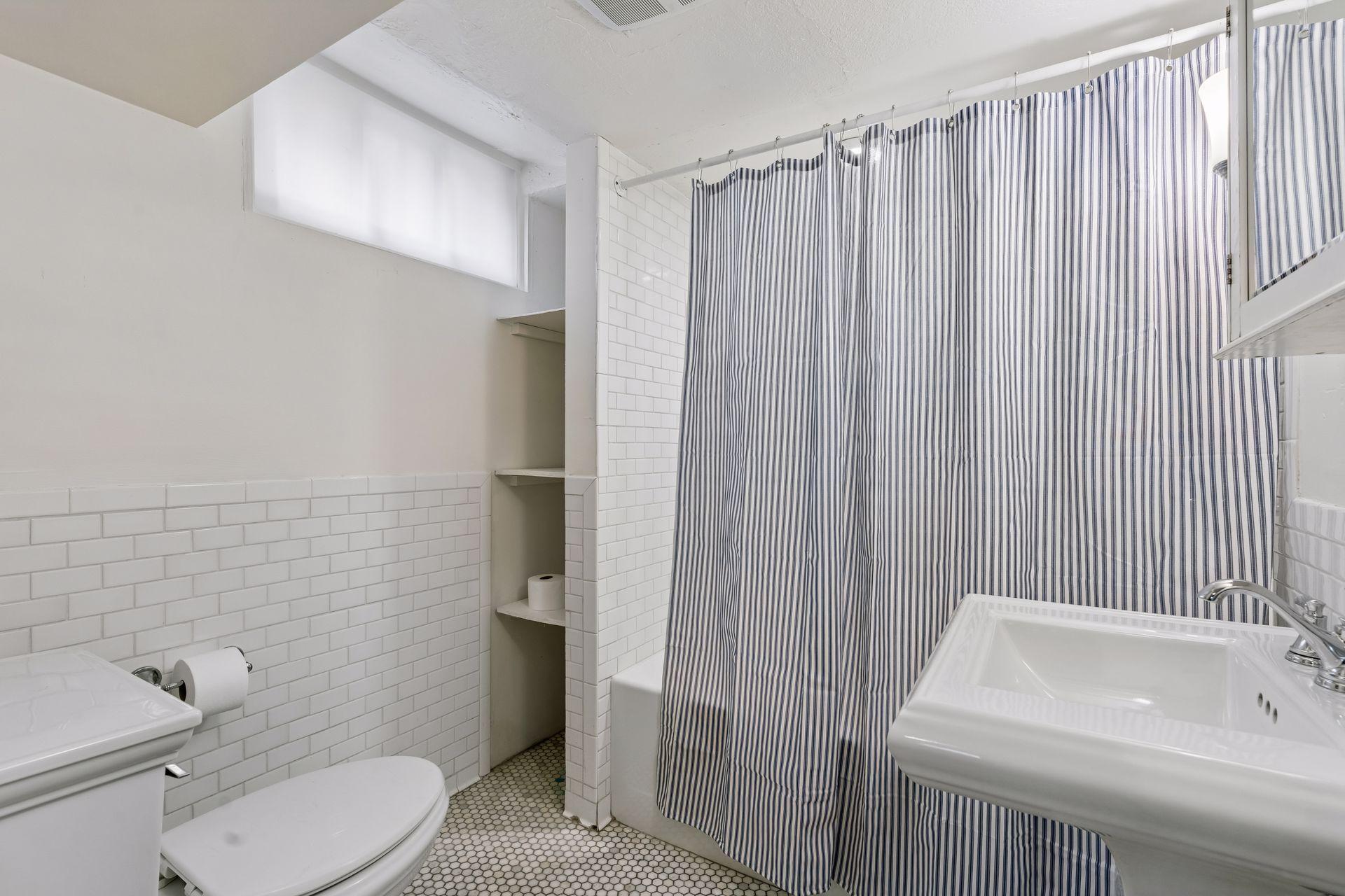 4153 Columbus Ave Minneapolis 55406 - Spacecrafting - 0044.jpg