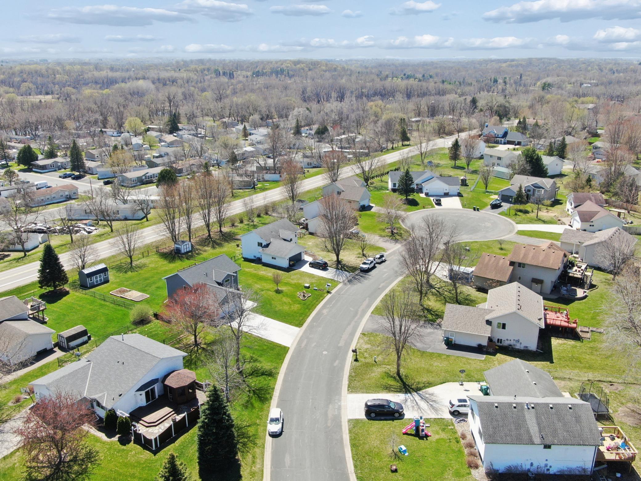 The overview of your new street guides you into the cul-de-sac.