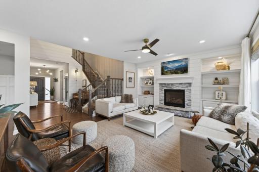 Spacious and Cozy Living Room