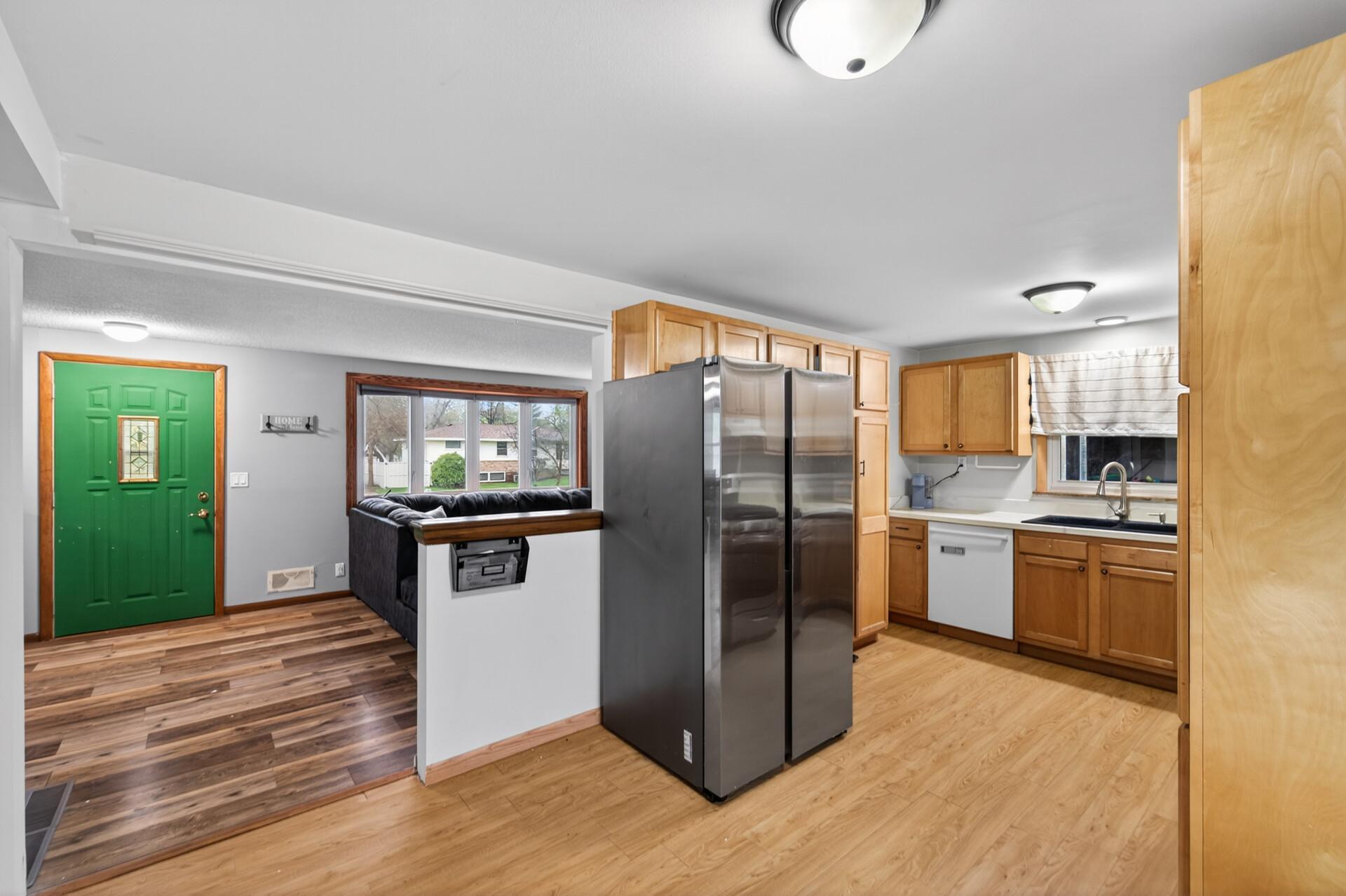22_556_53__Ave_NE22_mls.jpg