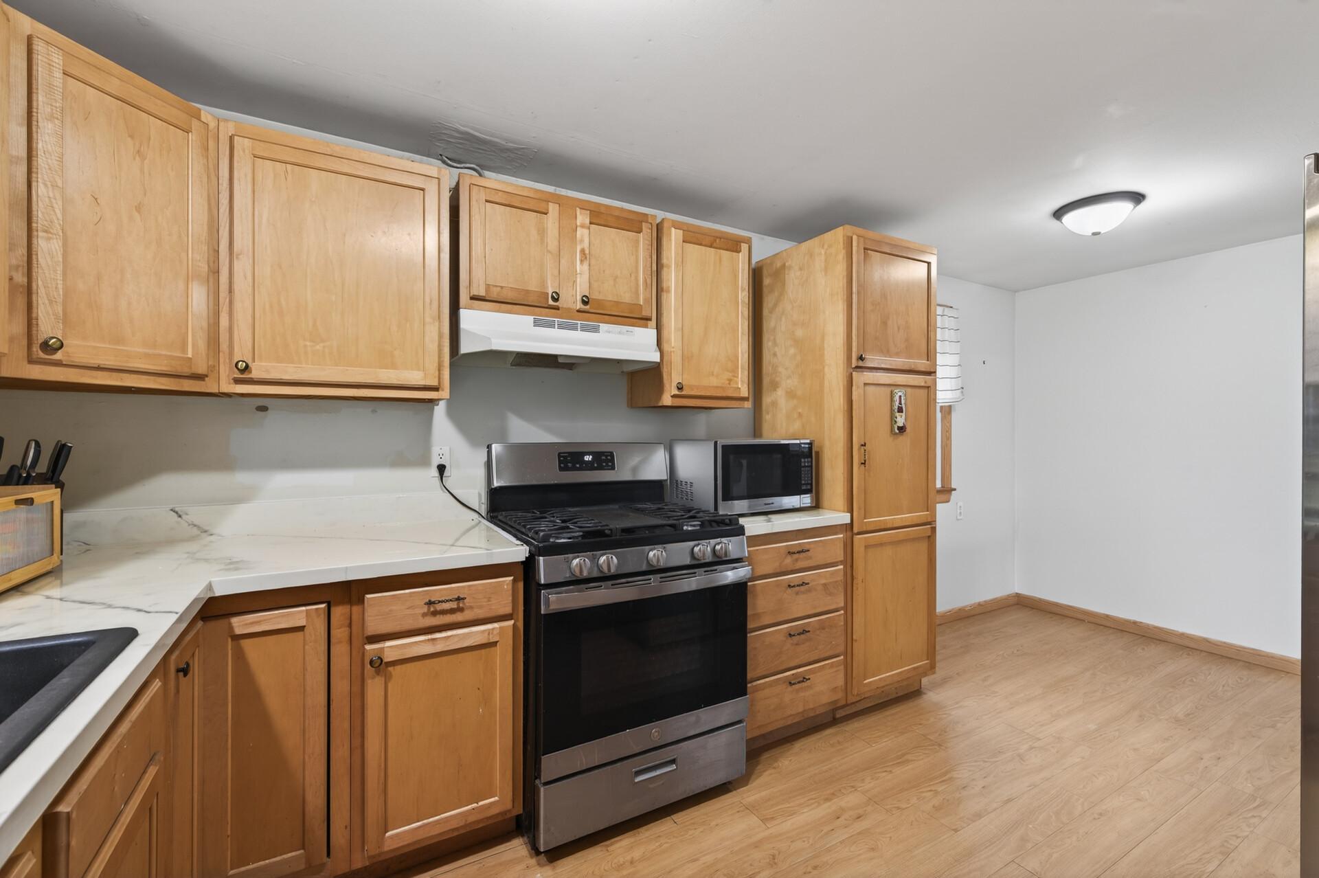 24_556_53__Ave_NE24_mls.jpg