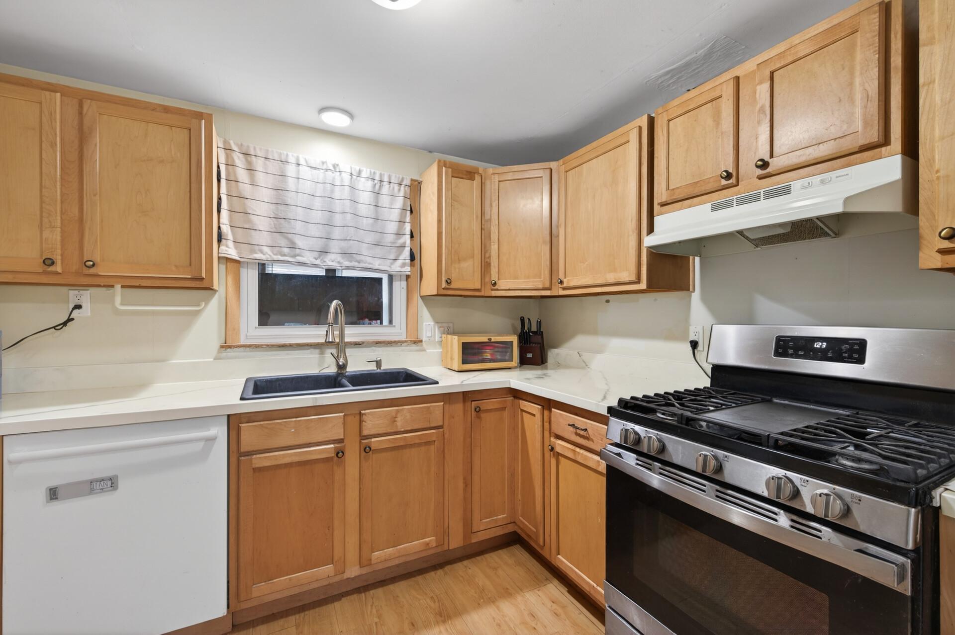 26_556_53__Ave_NE26_mls.jpg