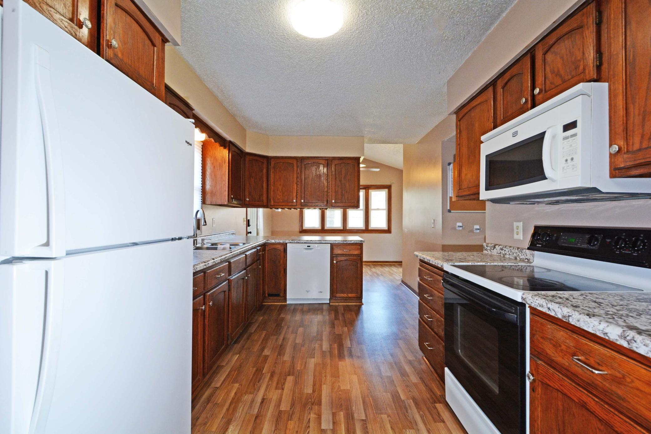 1483 3rd St E 008.jpg