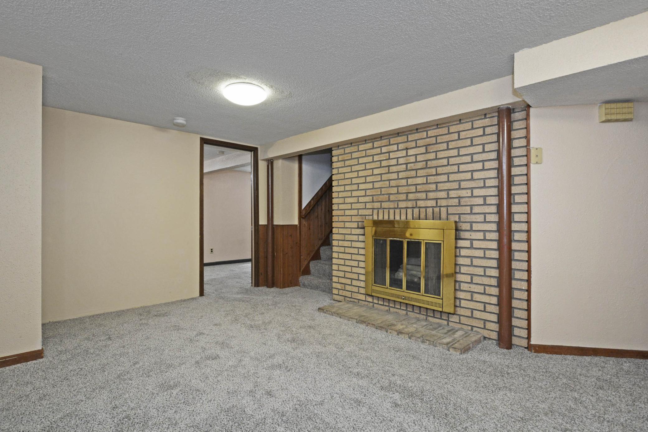 1483 3rd St E 023.jpg