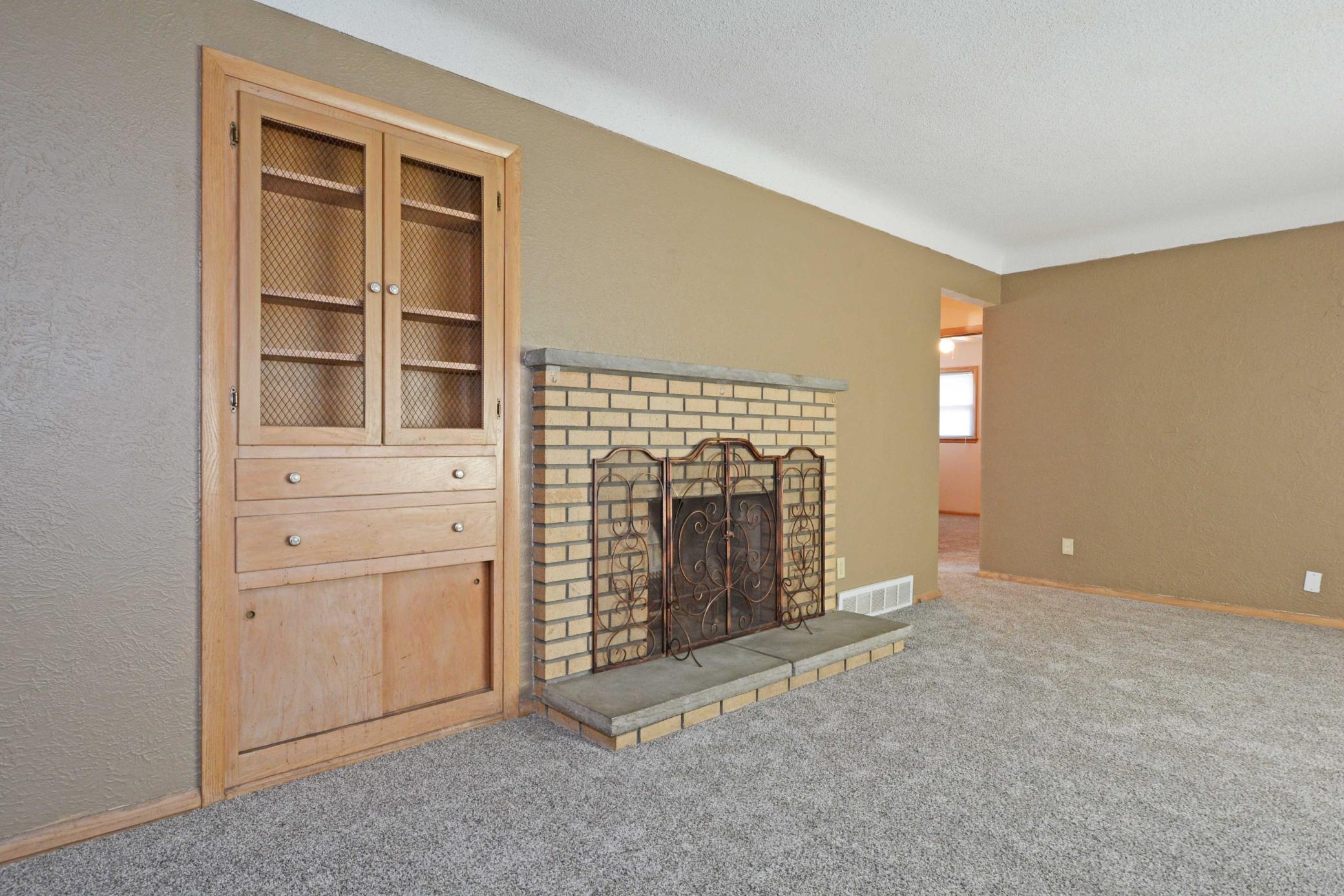 1483 3rd St E 007.jpg