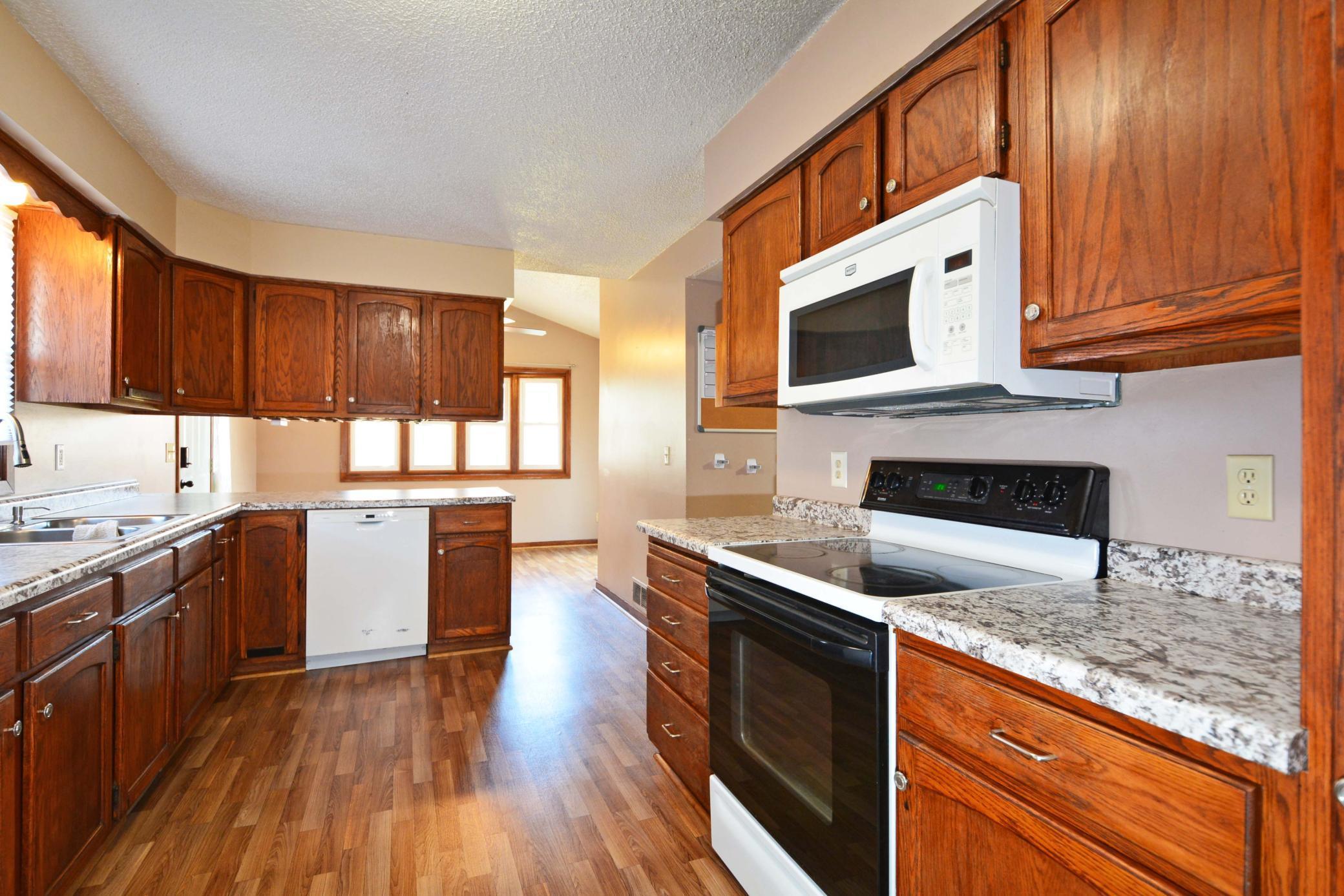 1483 3rd St E 009.jpg