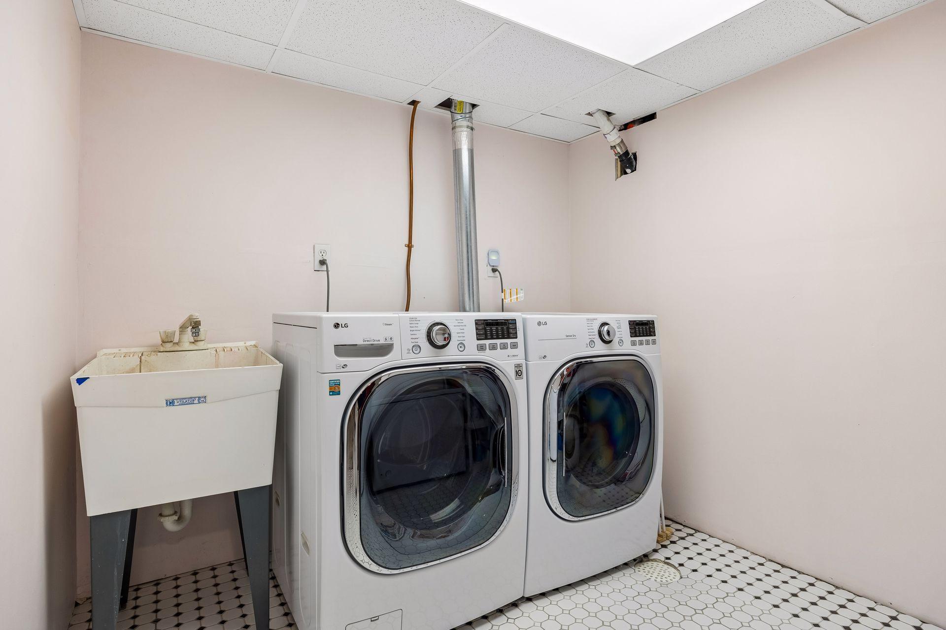 4617 Bryant Avenue South - Spacecrafting - 0054.jpg