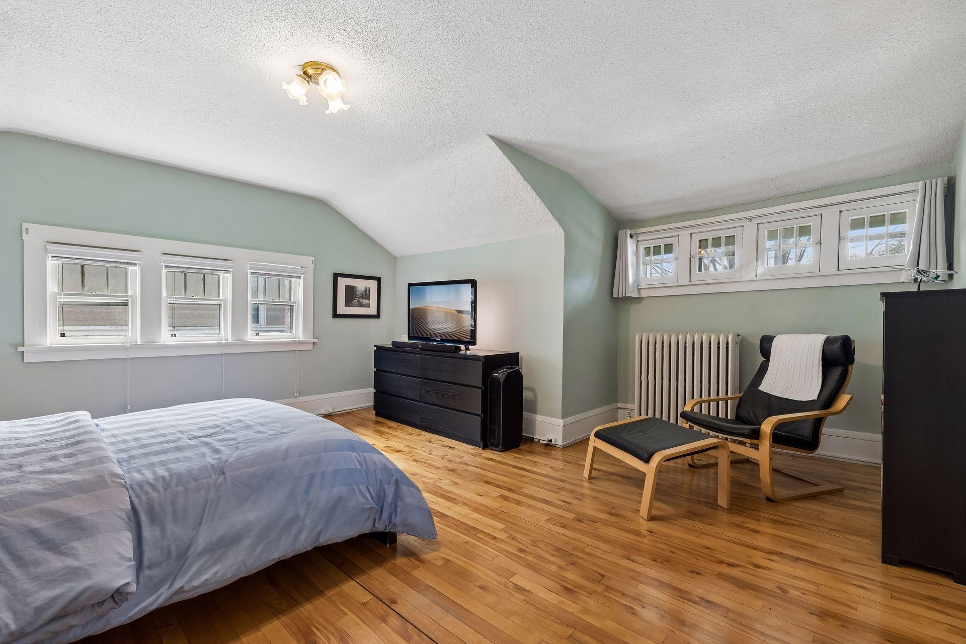 4617 Bryant Avenue South - Spacecrafting - 0036.jpg