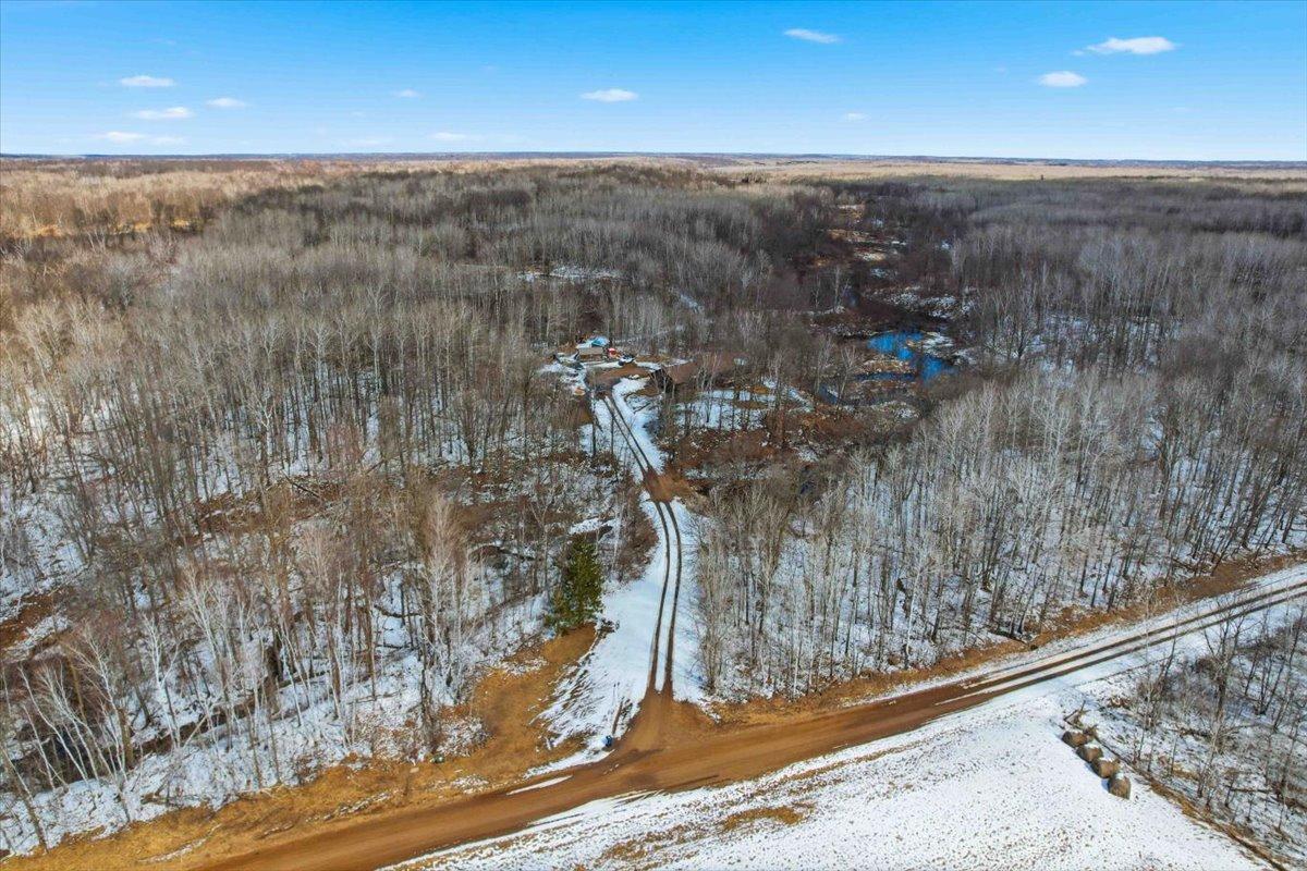 17-2356 340th Ave_Isle-10.jpg