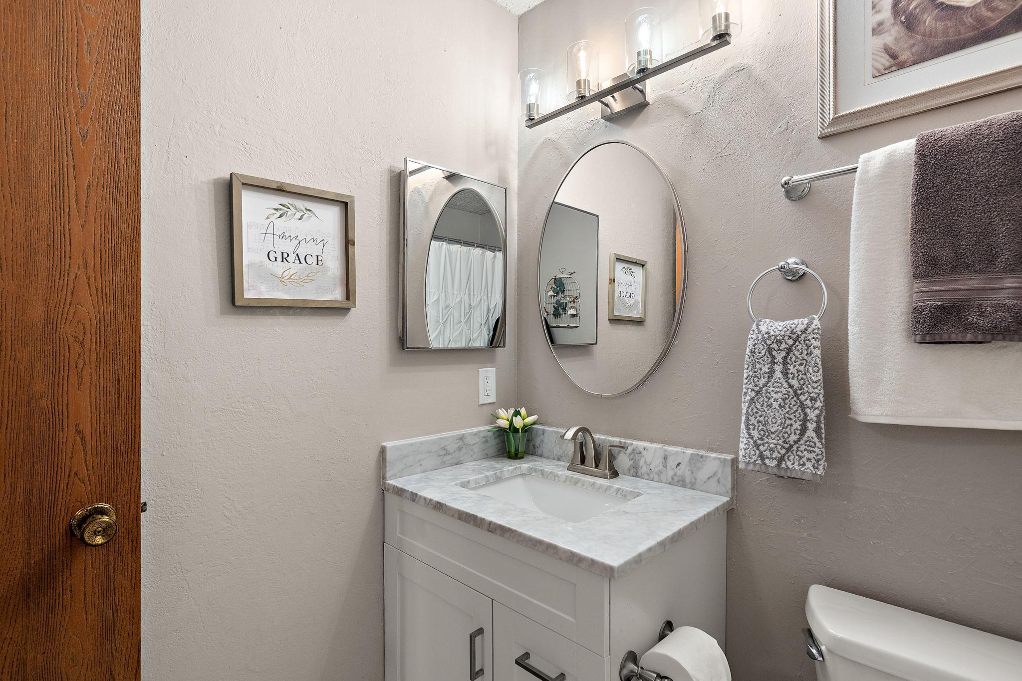 The full upper level bathroom.