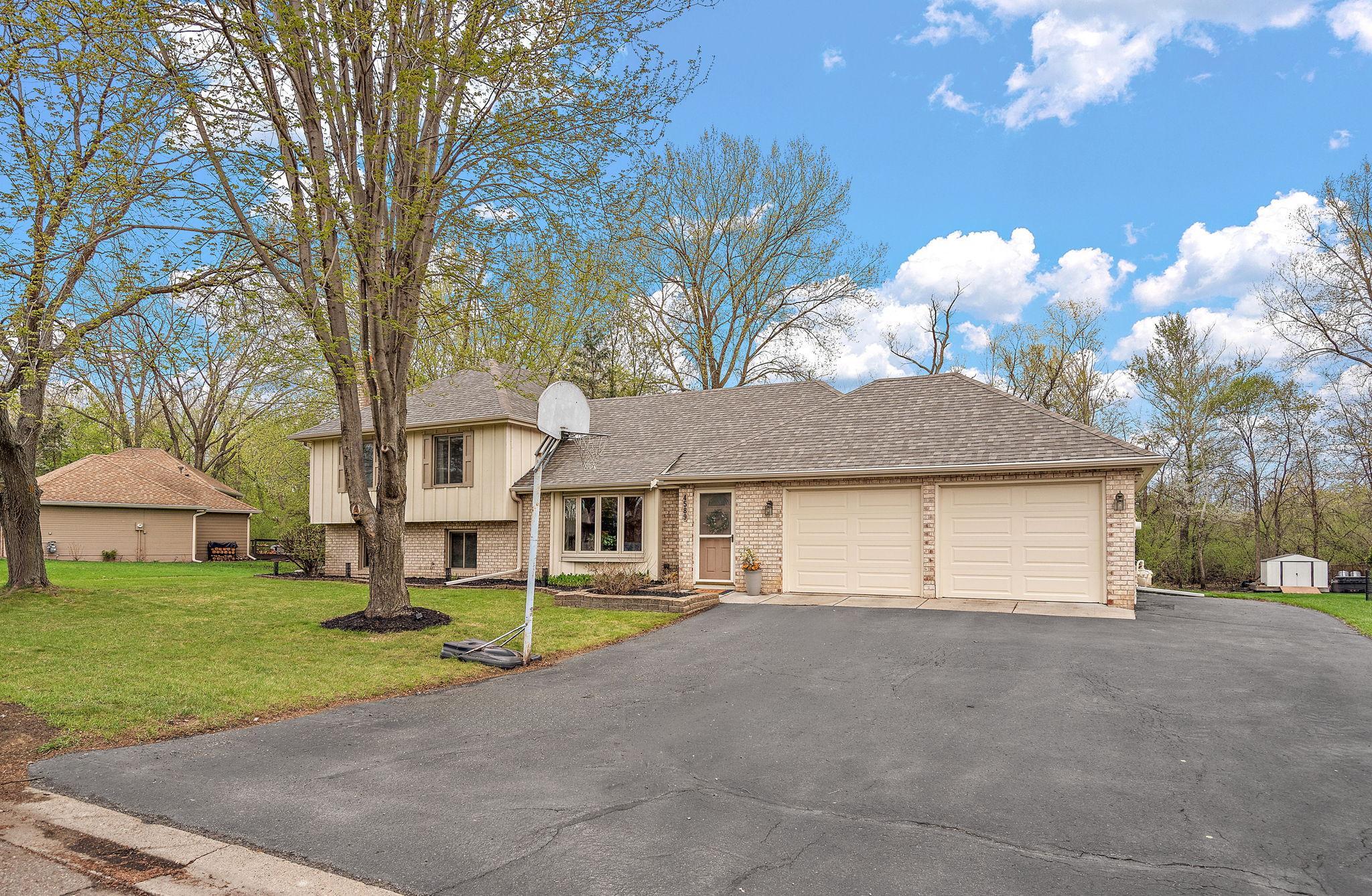Welcome to 4589 Saddlewood Drive!