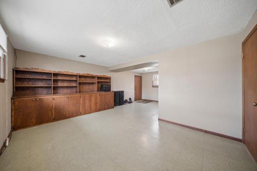 402 E 2nd Street N, Truman, MN 56088