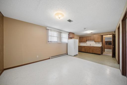 402 E 2nd Street N, Truman, MN 56088