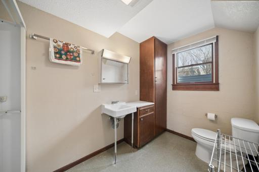 402 E 2nd Street N, Truman, MN 56088