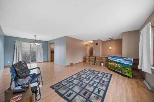 402 E 2nd Street N, Truman, MN 56088