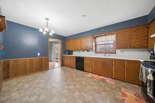 402 E 2nd Street N, Truman, MN 56088