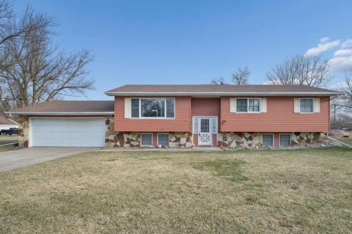 402 E 2nd Street N, Truman, MN 56088