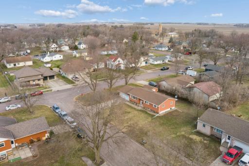 402 E 2nd Street N, Truman, MN 56088