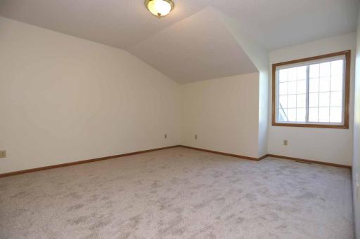 7689 Nicholas Way, Chanhassen, MN 55317