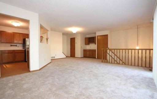 7689 Nicholas Way, Chanhassen, MN 55317