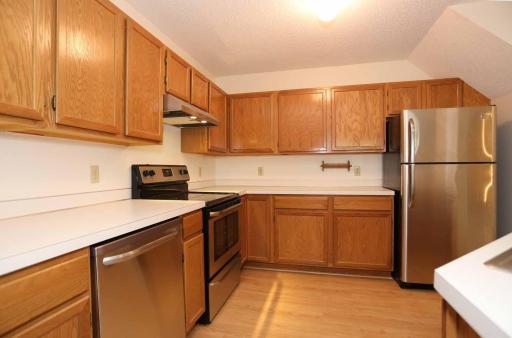 7689 Nicholas Way, Chanhassen, MN 55317