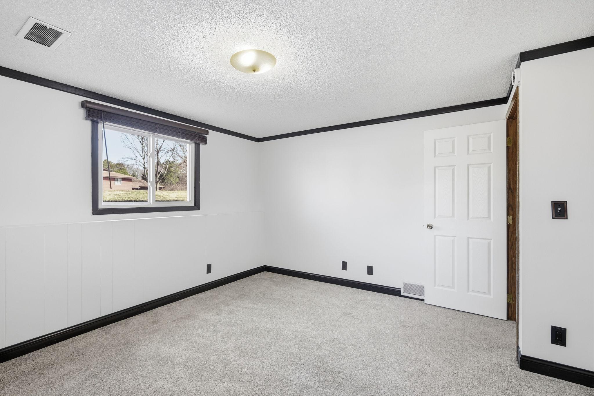 30-web-or-mls-16062-Jenkins-St-NE-30.jpg